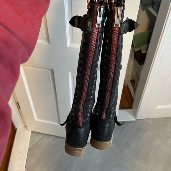 Gray leather with red zip-up boots - Picture 4 of 8